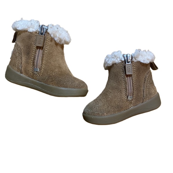 4 for $25 - Baby UGG Chestnut Ankle Boots - Picture 5 of 8